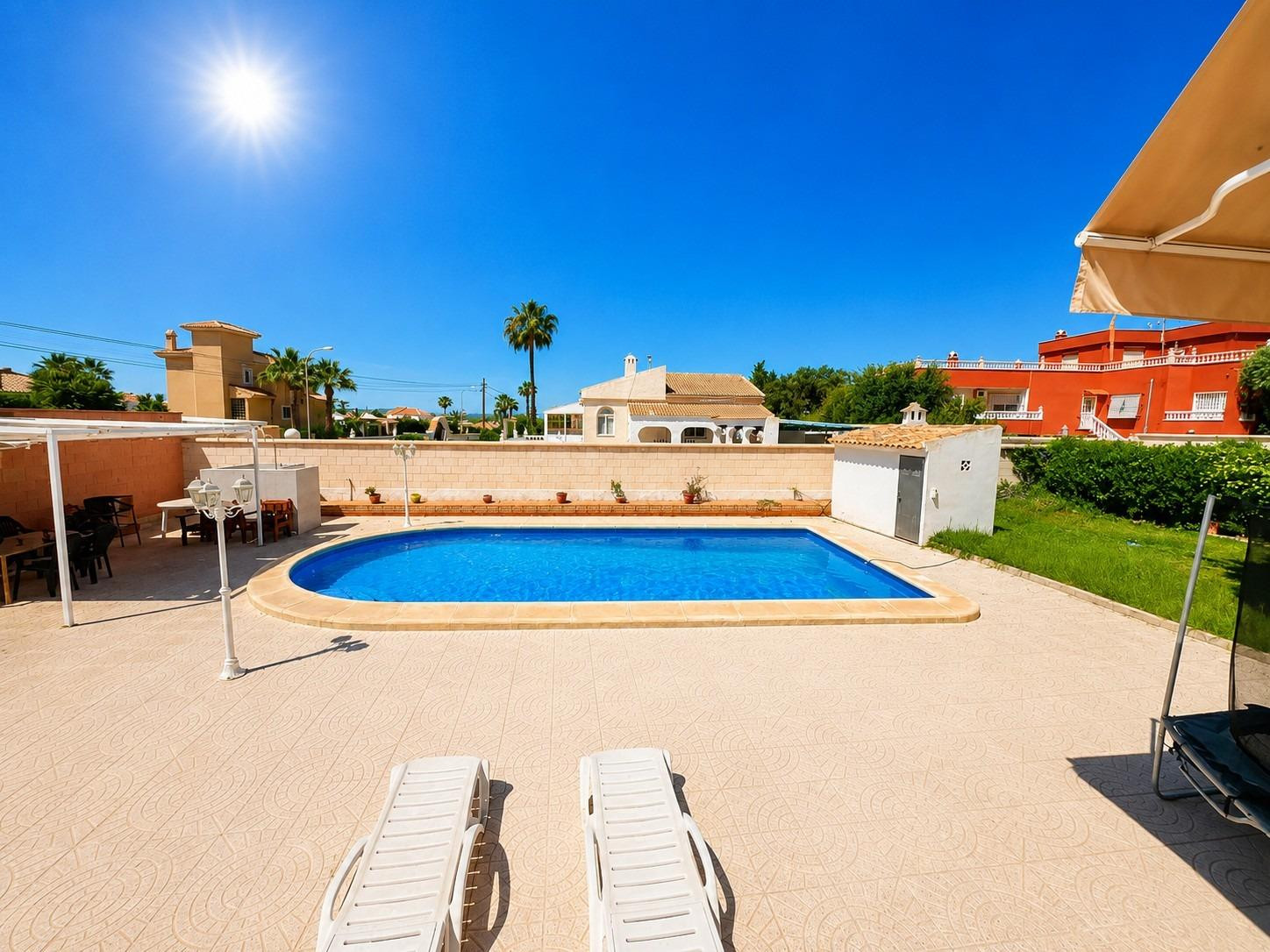 CHALET EN LA SIESTA CON GRAN PARCELA Y PISCINA PRIVADA - foto 3