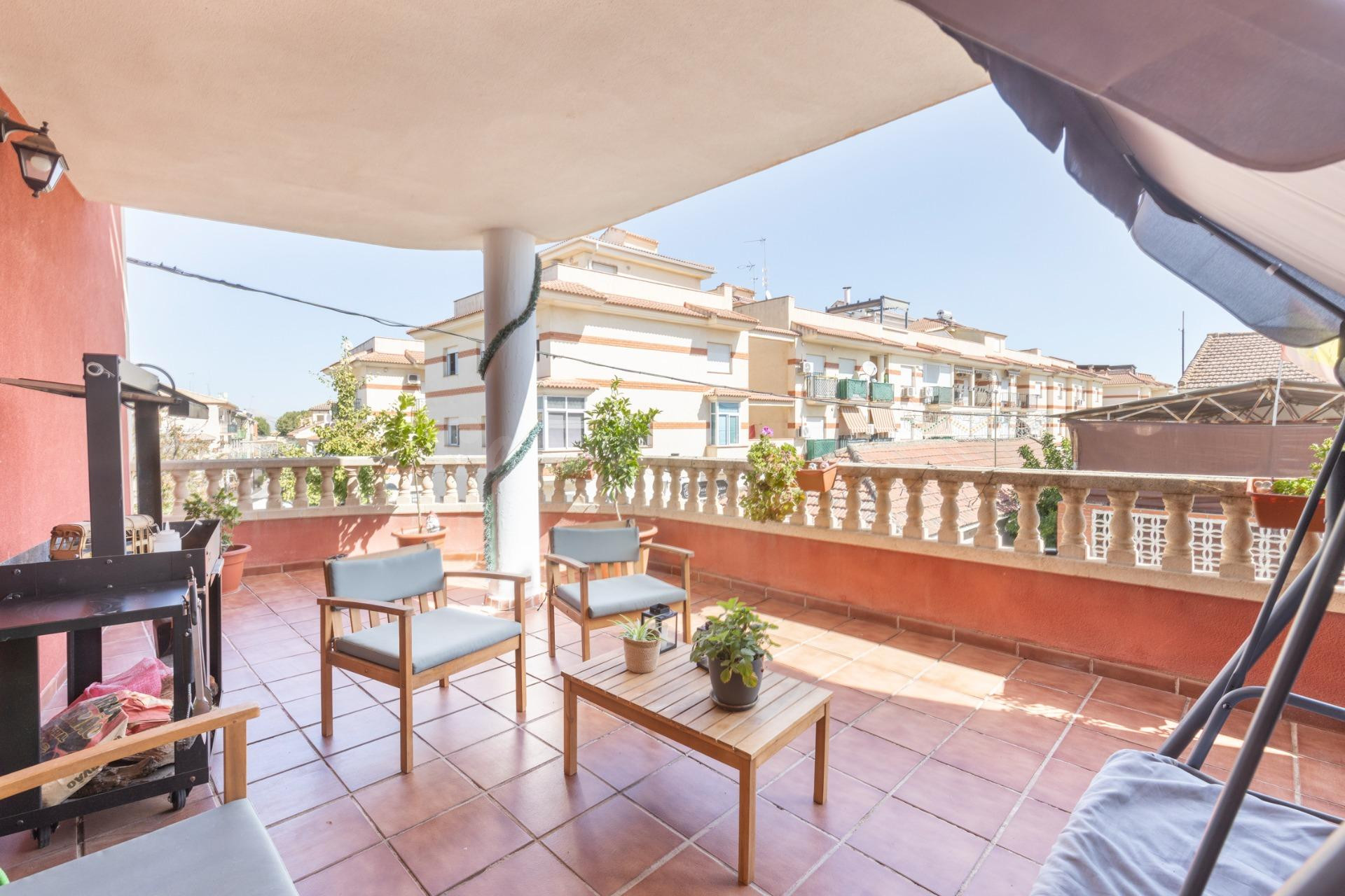 PISO CON TERRAZA DE 31 m2 Y COCHERA EN EL CENTRO DE HIJAR
