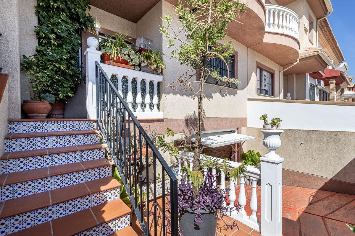 Casa en Cullar Vega con todas las comodidades a tu alcance. - foto 5