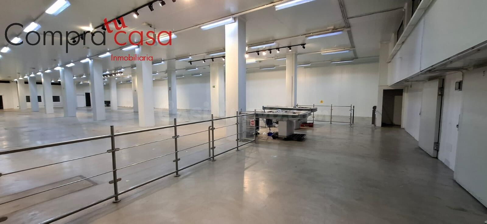 ALQUILER NAVE/LOCAL COMERCIAL CON GRAN APARCAMIENTO. - foto 3