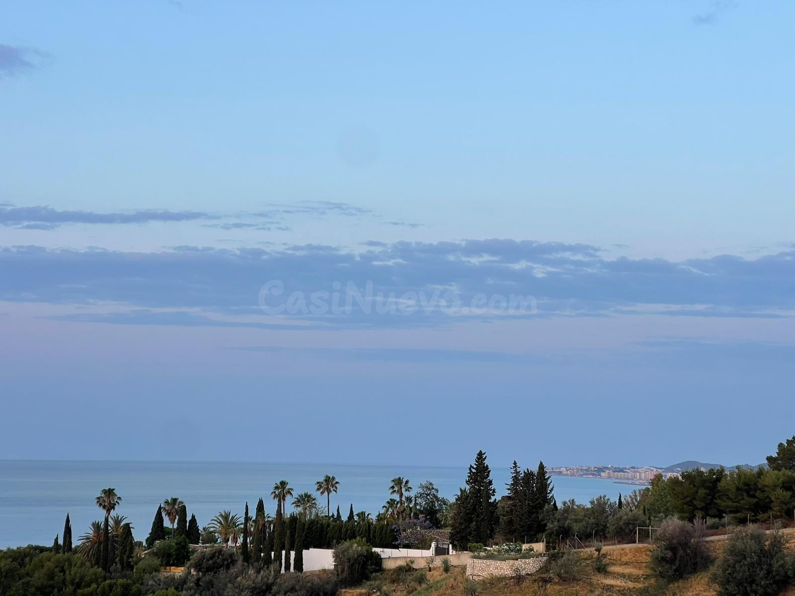 se vende parcela urbana con vistas al mar en urbanizacion la
