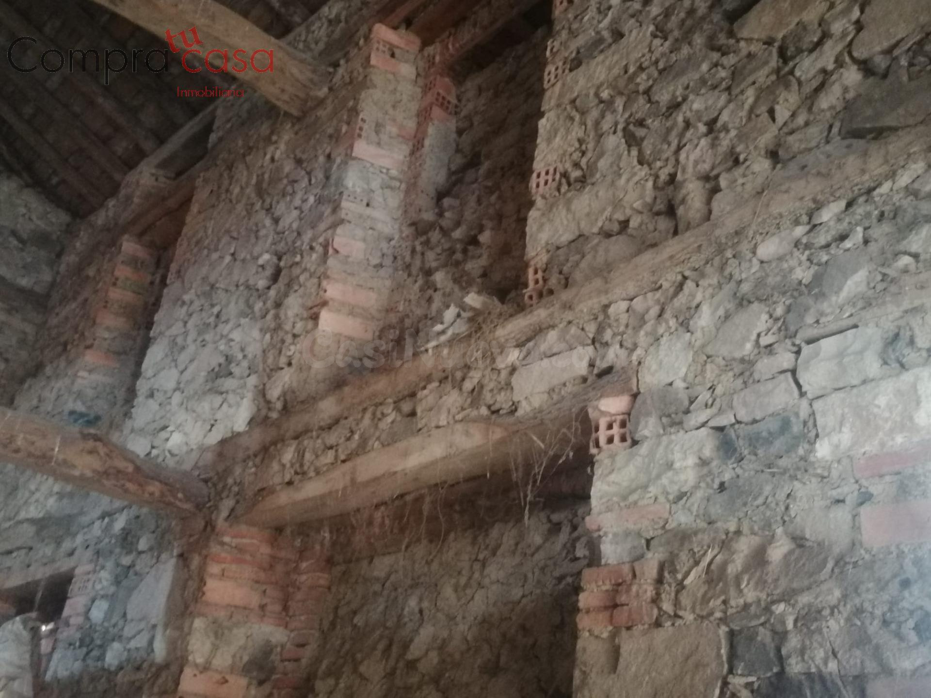 VENTA.-.CASA DE PUEBLO CON JARDIN.-.PARA REFORMAR - foto 2