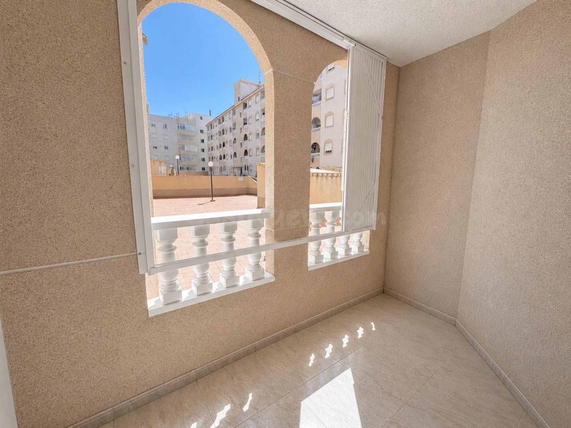 APARTAMENTO TODO EXTERIOR, CON PISCINA, TERRAZA Y PATIO EN T - foto 3