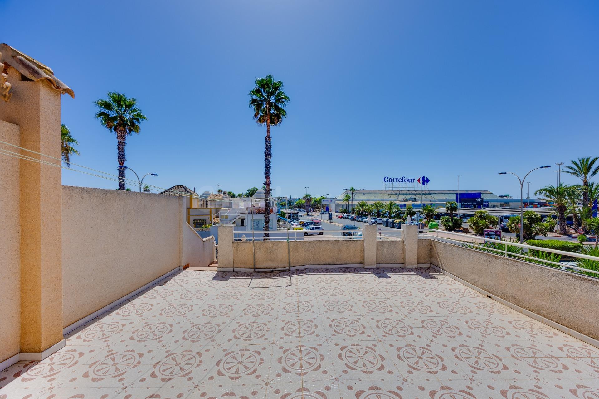 ADOSADO ESQUINA CON SOLÁRIUM, JARDÍN, PISCINA Y VISTAS DESPE - foto 3