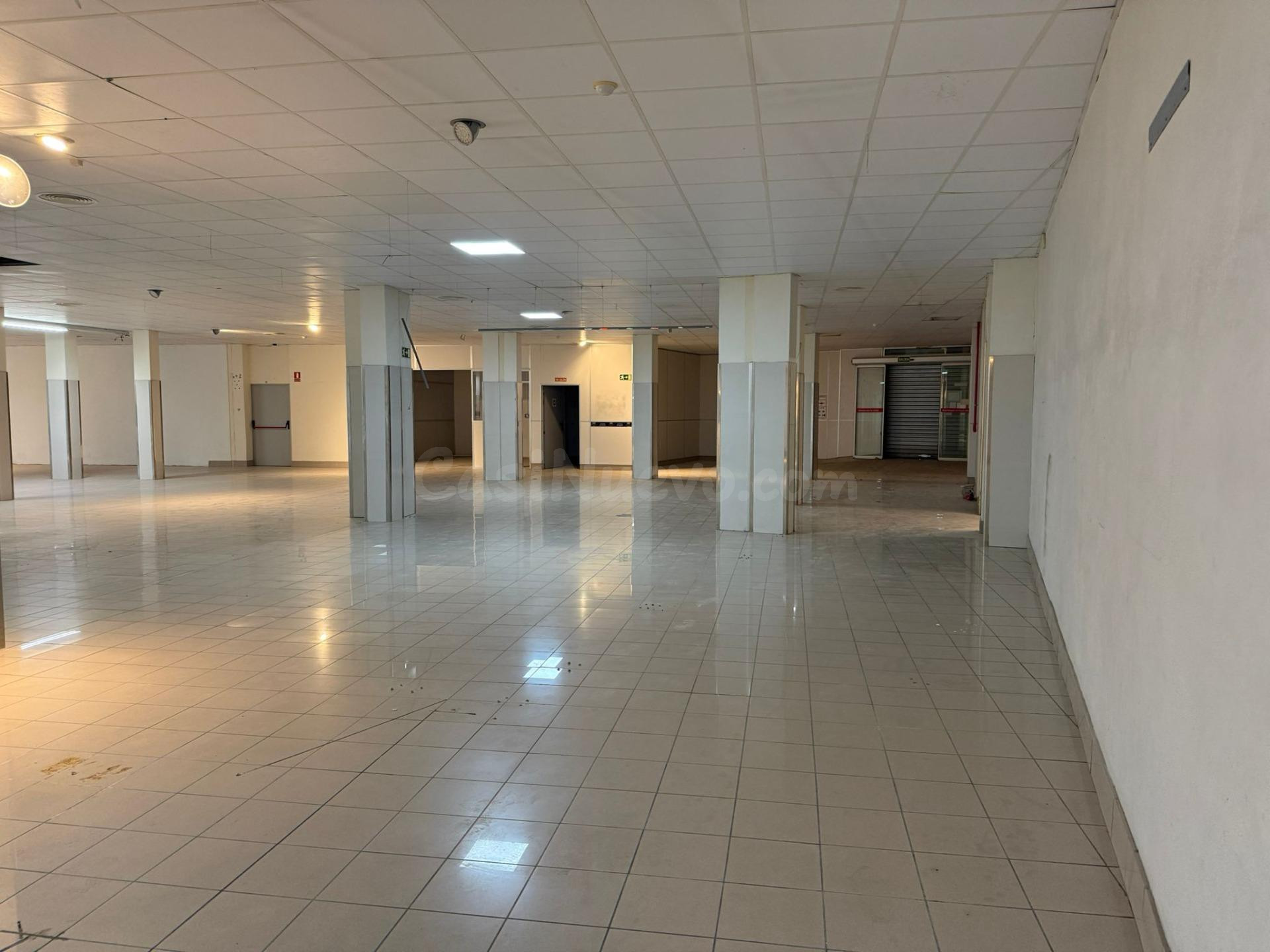Ideal para inversores, se vende local comercial 1000 metros  - foto 2