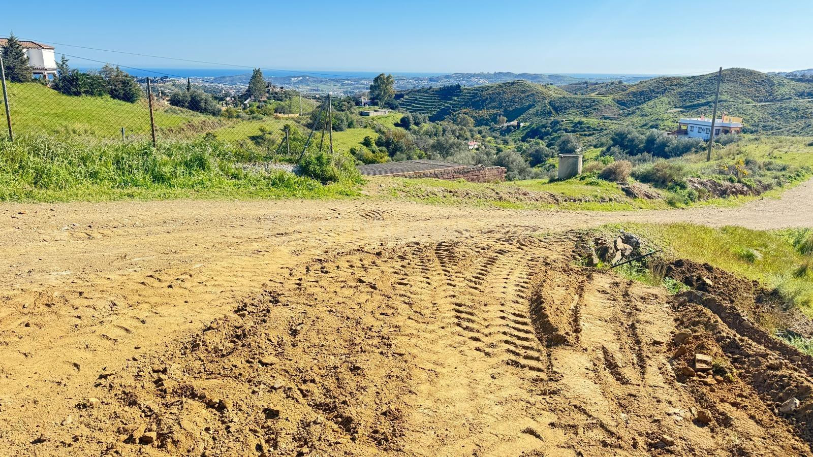 se vende terreno rustico en Valtocado ( Mijas)
