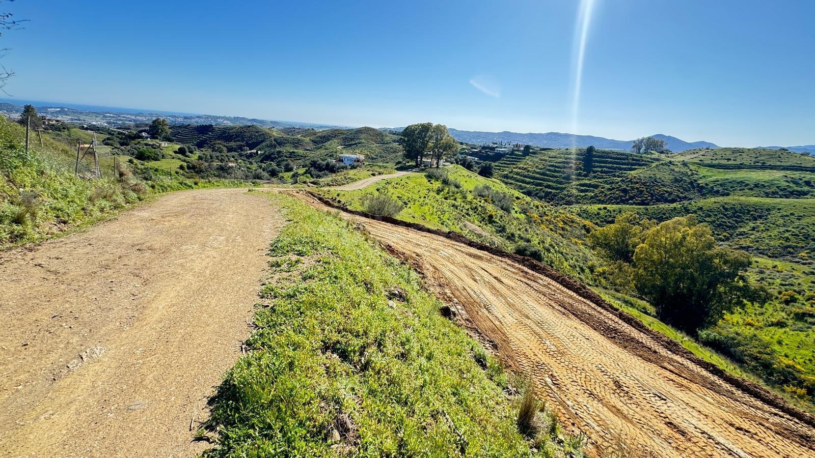 se vende terreno rustico en Valtocado ( Mijas) - foto 2