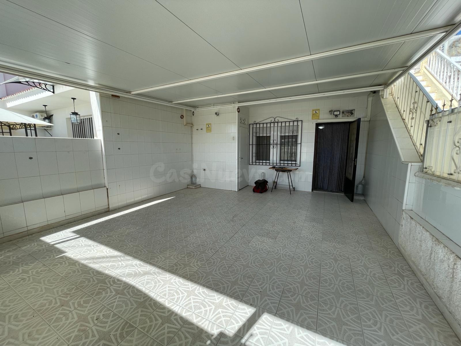 BUNGALOW PLANTA BAJA CON PARKING EN TORRETA III! - foto 3