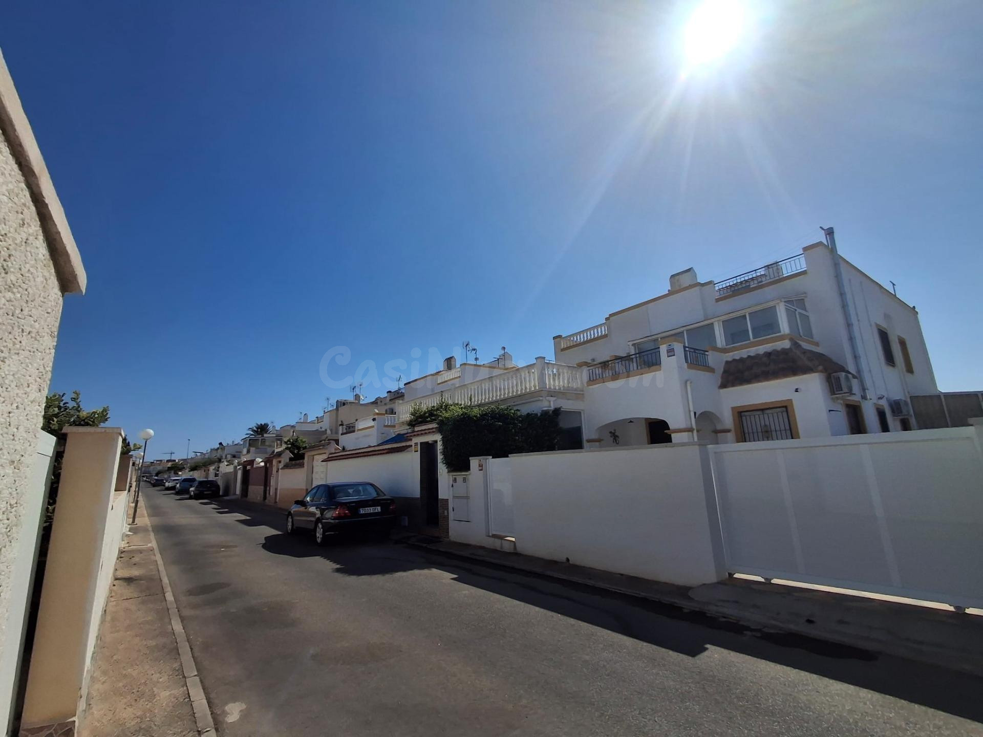 DÚPLEX ESQUINA CON SOLÁRIUM, JARDÍN Y PISCINA JUNTO CC.HABANERAS