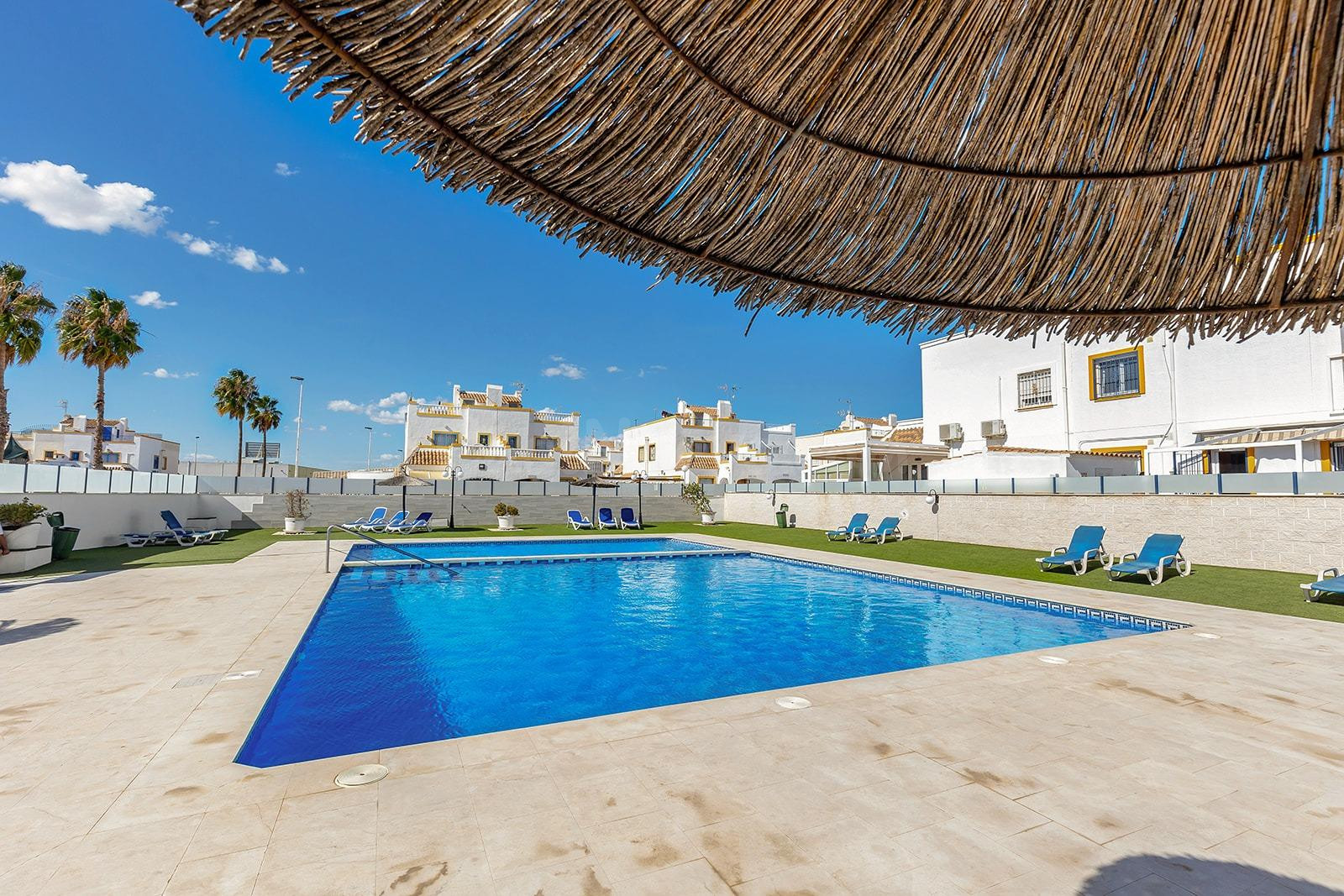 DÚPLEX ESQUINA CON SOLÁRIUM, JARDÍN Y PISCINA JUNTO CC.HABANERAS - foto 3