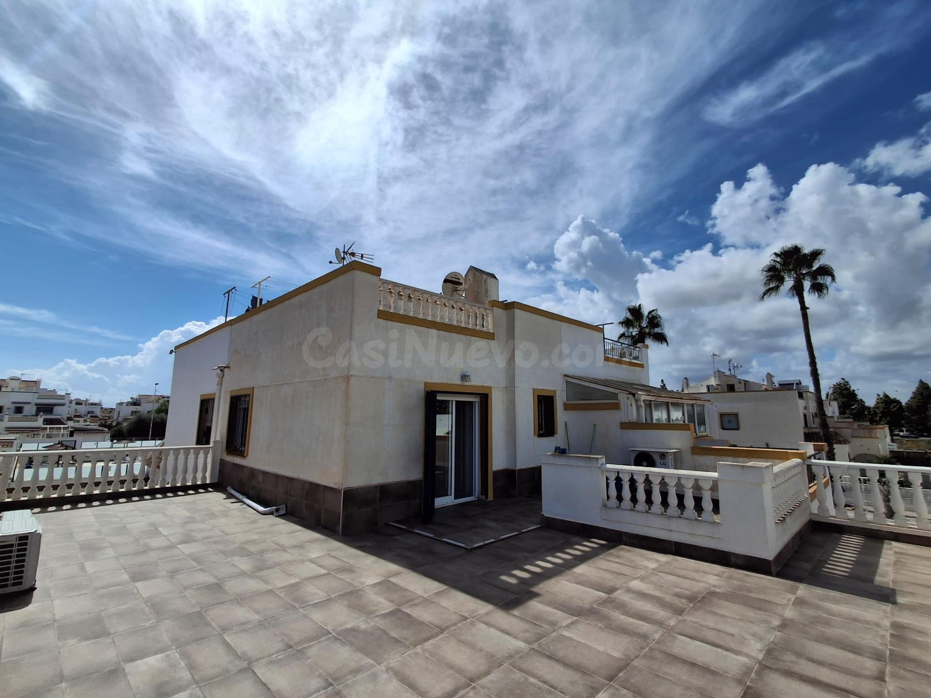 DÚPLEX ESQUINA CON SOLÁRIUM, JARDÍN Y PISCINA JUNTO CC.HABANERAS - foto 4