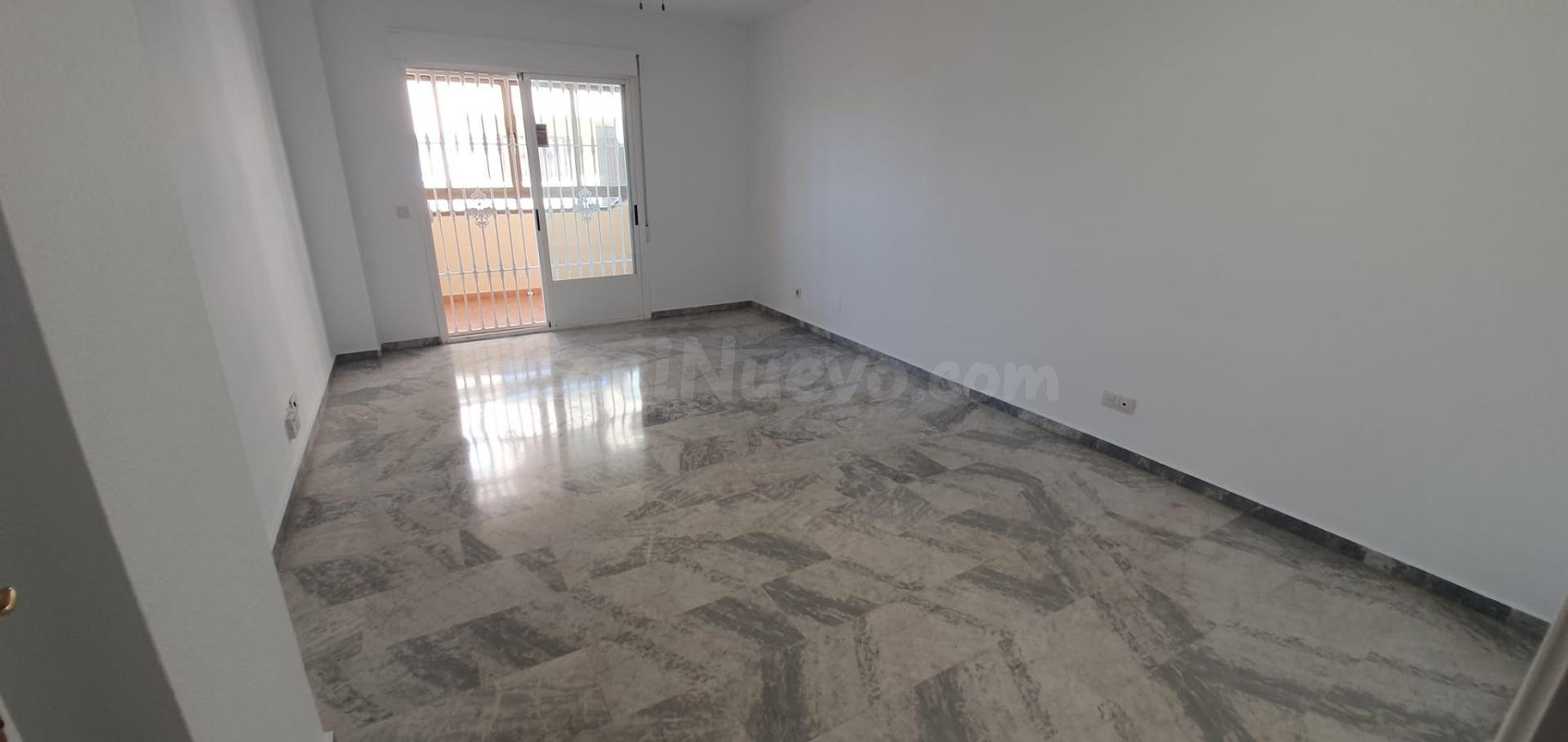 SE VENDE PISO DE 2 DORMITORIOS EN PLANTA BAJA ( CERCA PLAZA  - foto 4