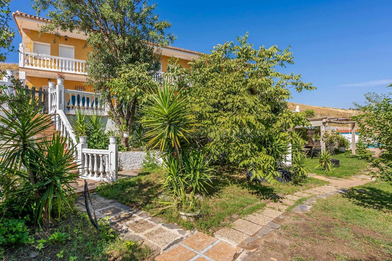 Finca muy bonita con 4 casas y piscina