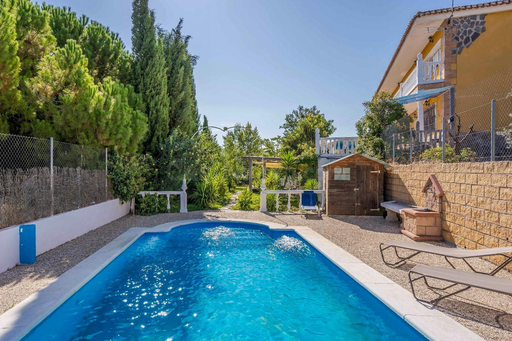 Finca muy bonita con 4 casas y piscina - foto 3