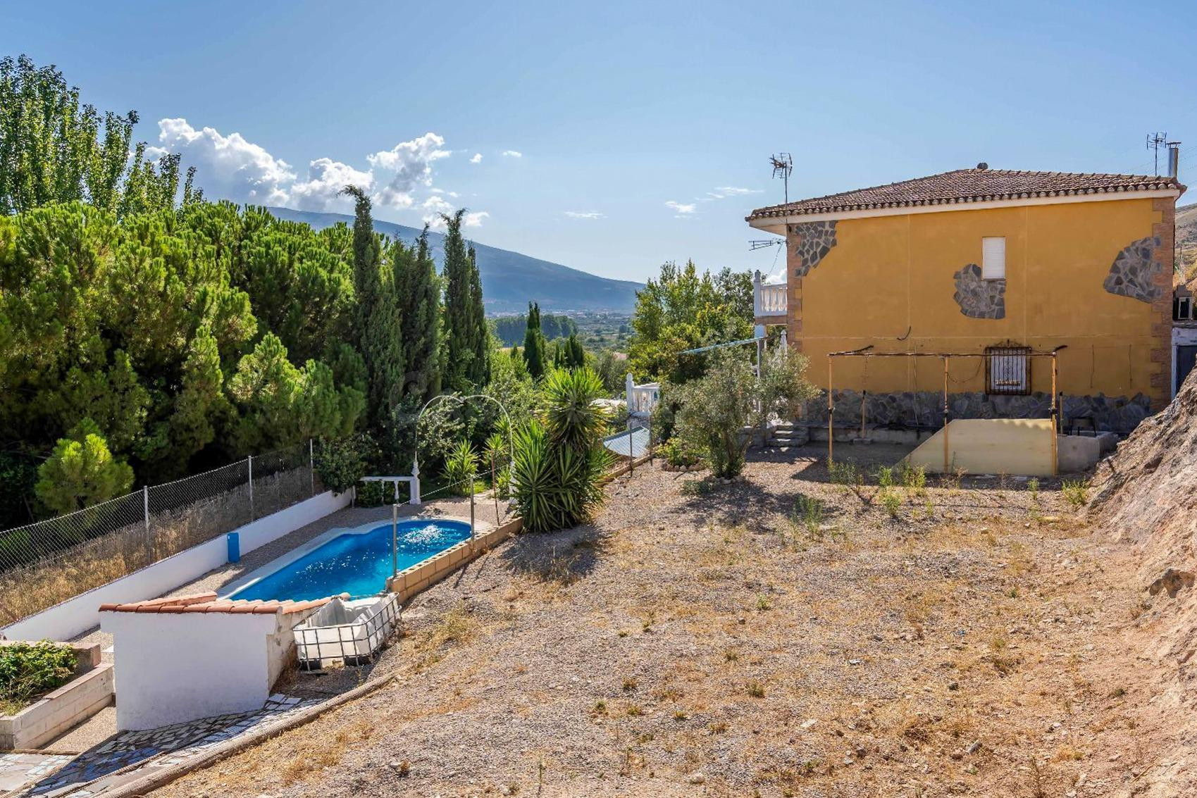 Finca muy bonita con 4 casas y piscina - foto 5