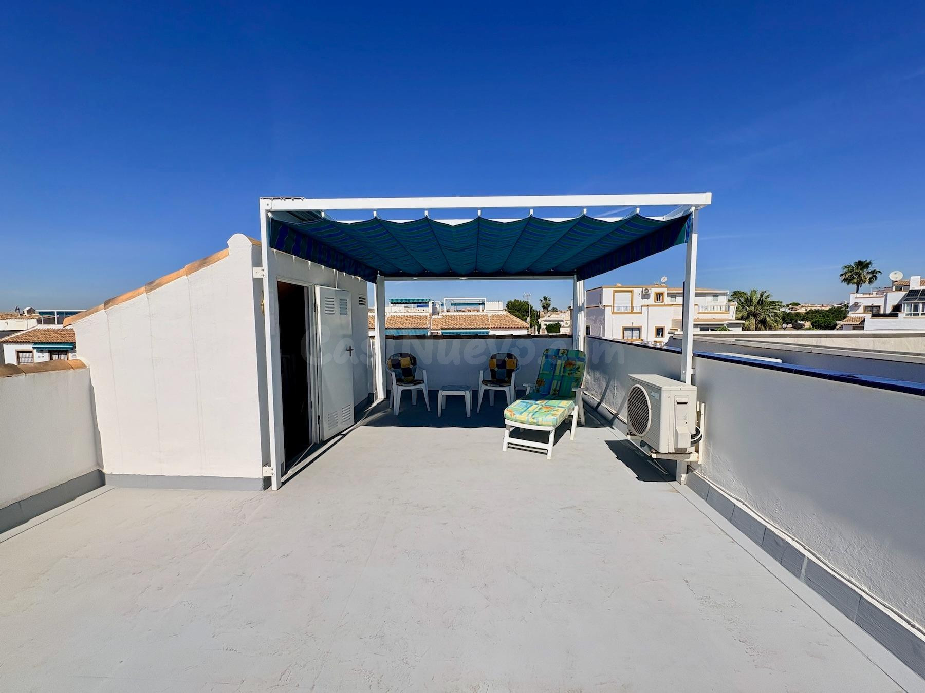 BUNGALOW PLANTA ALTA CON SOLÁRIUM Y PISCINA EN LA FLORIDA/ O
