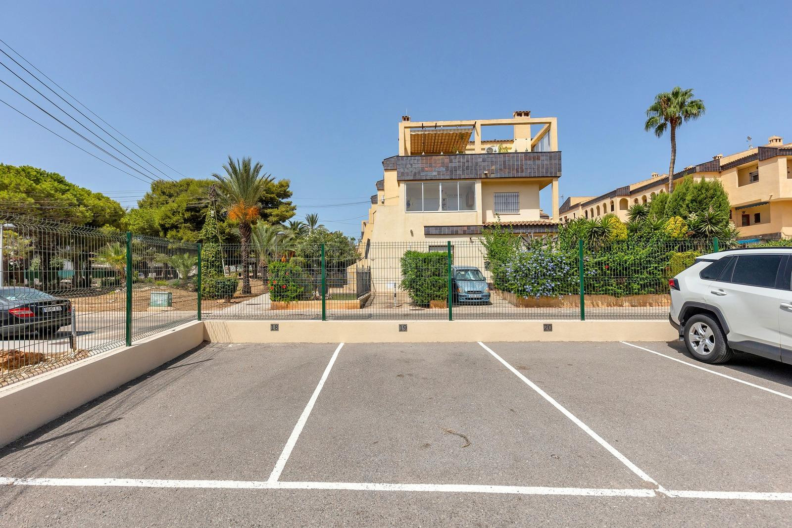 APARTAMENTO A 500M DEL MAR CON PISCINA Y PLAZA DE PARKING INCLUIDA - foto 3