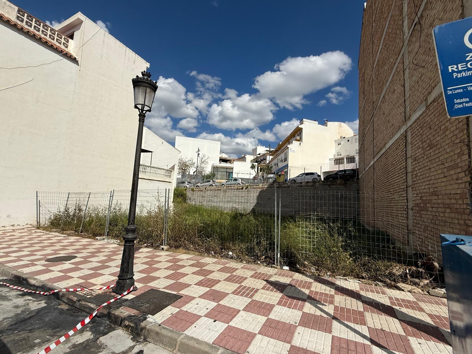 se vende suelo urbano en pleno centro Alhaurin el Grande