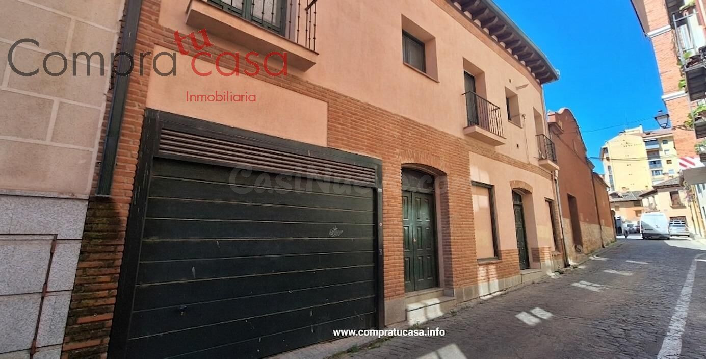 VENTA DE 3 PISOS.-.CALLE CARRETAS.-SEGOVIA - foto 2