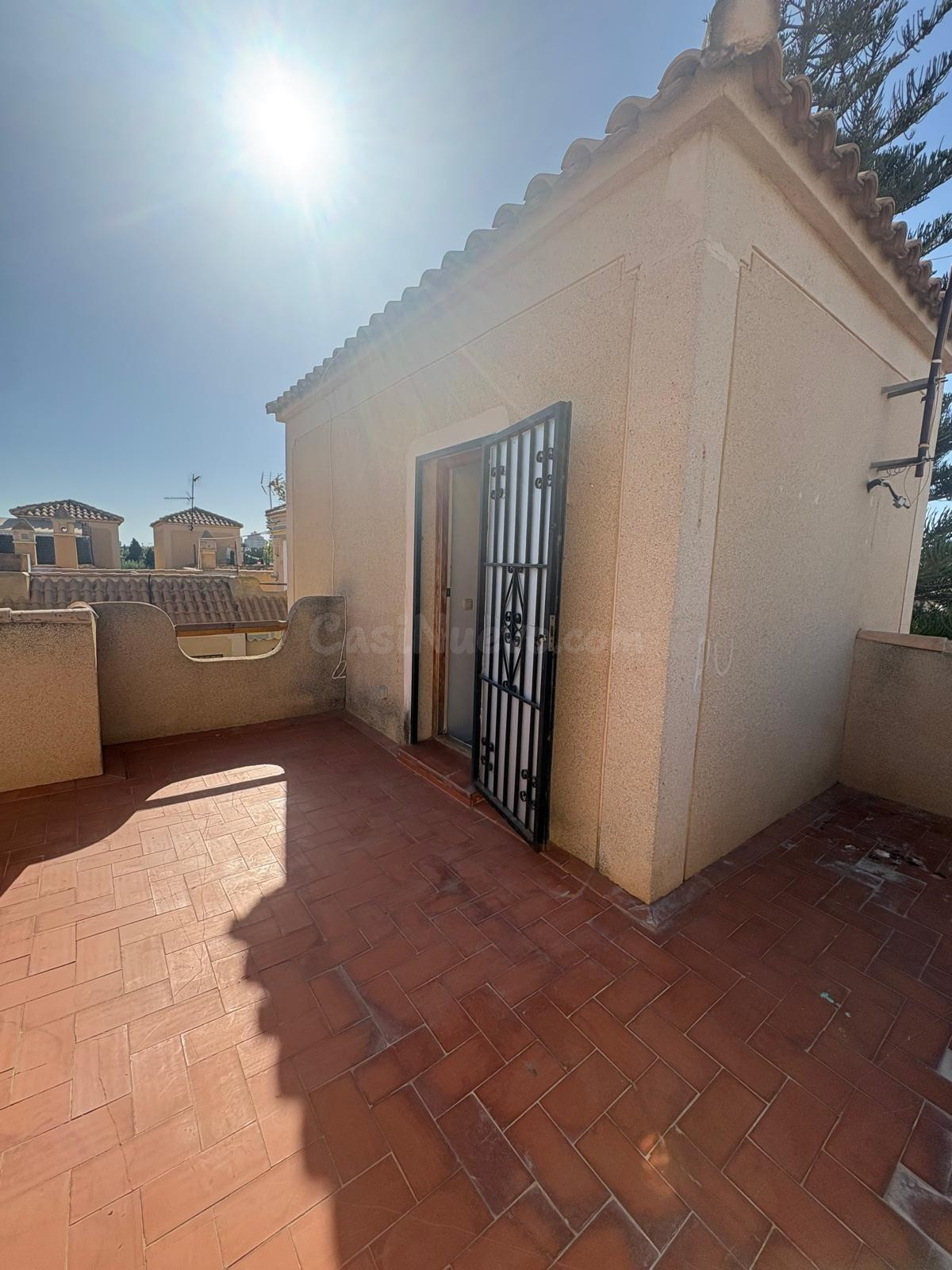 BUNGALOW PLANTA ALTA CON SOLÁRIUM, TERRAZA Y PISCINA JUNTO A CC.HABANERAS/ CARREFOUR - foto 2