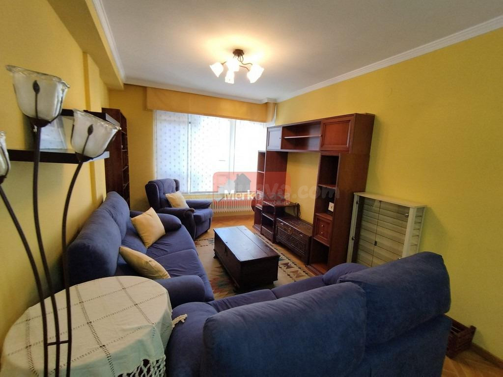 SE ALQUILA APARTAMENTO AMPLIO EN PLAZA AGUAS FÉRREAS - foto 2