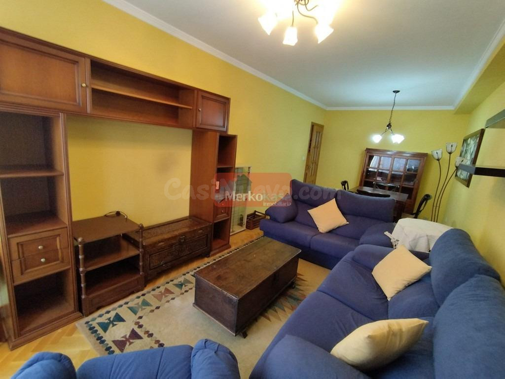 SE ALQUILA APARTAMENTO AMPLIO EN PLAZA AGUAS FÉRREAS - foto 3