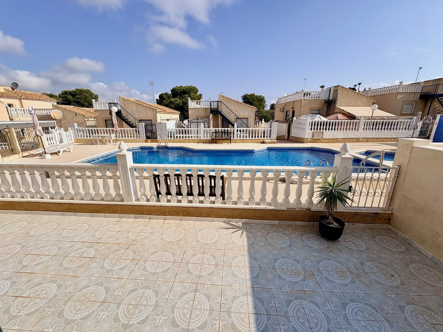 CASA EN LOS BALCONES CON PISCINA COMUNITARIA Y EXCELENTE UBICACIÓN - foto 3
