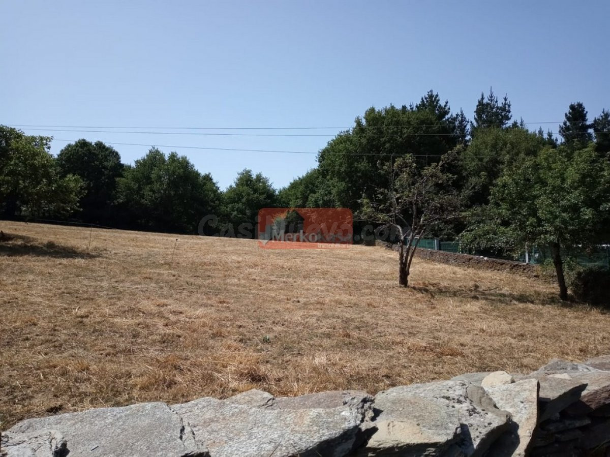 SE VENDEN PARCELAS EDIFICABLES  A 5 KMS DE LUGO