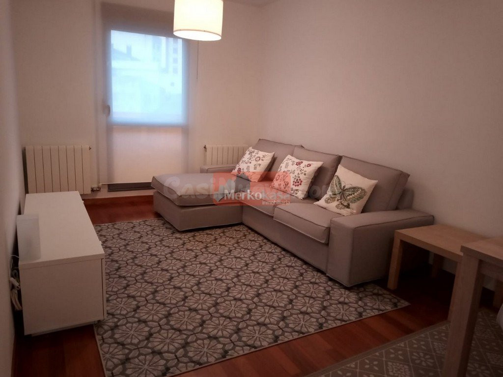 SE ALQUILA PISO AMPLIO Y MODERNO CERCA DE LA ABELLA - foto 3
