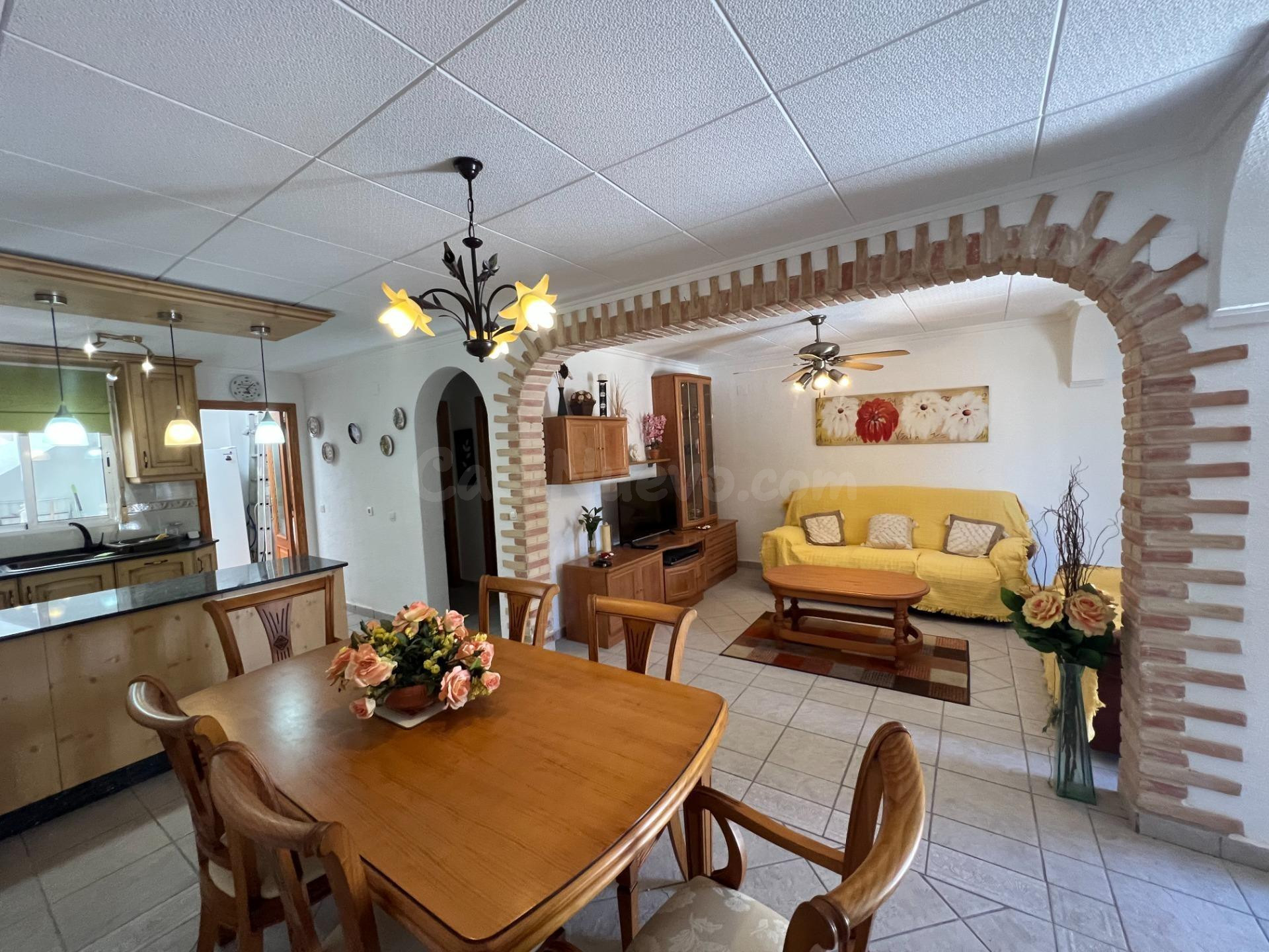 ADOSADO EN SAN LUÍS CON TRES DORMITORIO, TERRAZA Y JARDÍN - foto 4