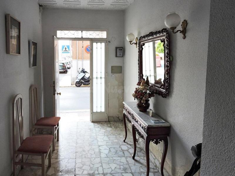 Casa independiente en esquina con local comercial y negocio  - foto 2