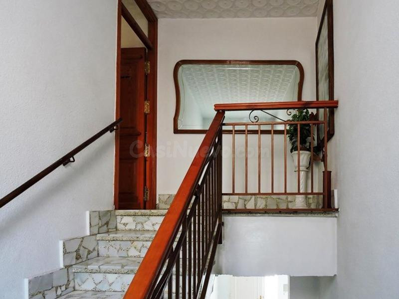 Casa independiente en esquina con local comercial y negocio  - foto 4