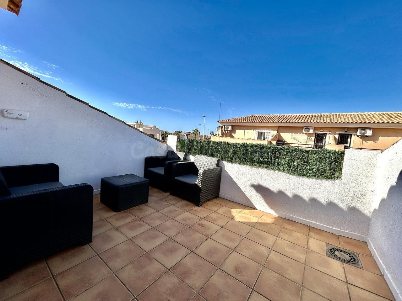 ADOADO CON SOLÁRIUM Y PISCINA EN ORIHUELA COSTA - foto 2