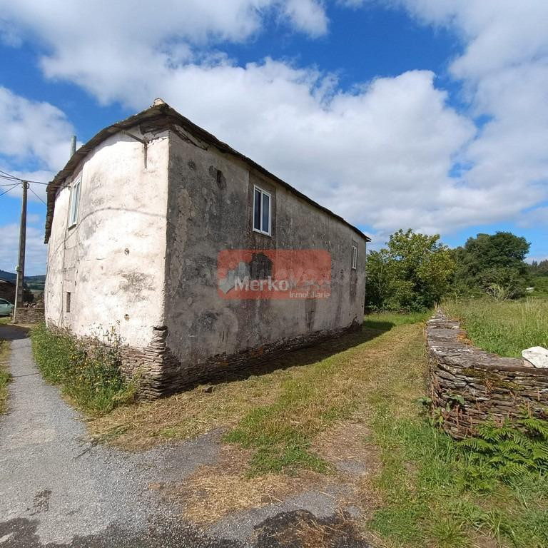 SE VENDE CASA DE PIEDRA  CON FINCA EN MEILAN CON 2.000 M2 FINCA!!!