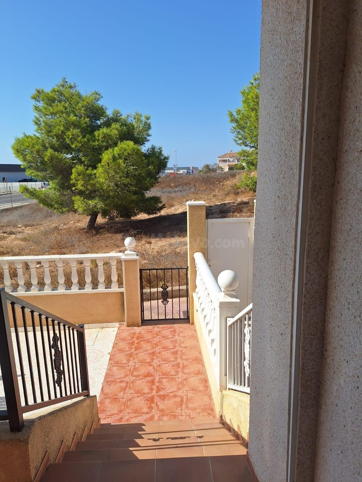 CASA ADOSADA EN LAGO SOL – ORIHUELA COSTA - foto 3
