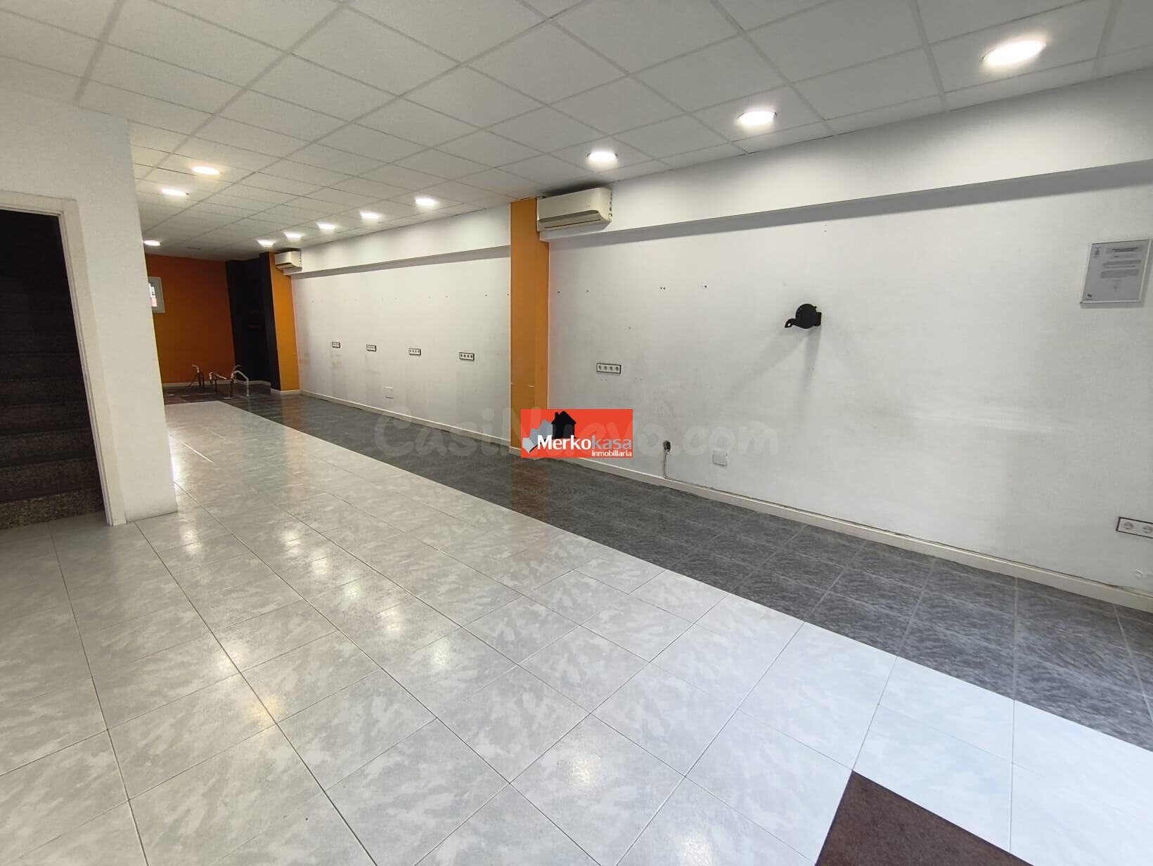 SE VENDE O SE ALQUILA LOCAL COMERCIAL CON ENTREPLANTA CERCA  - foto 2