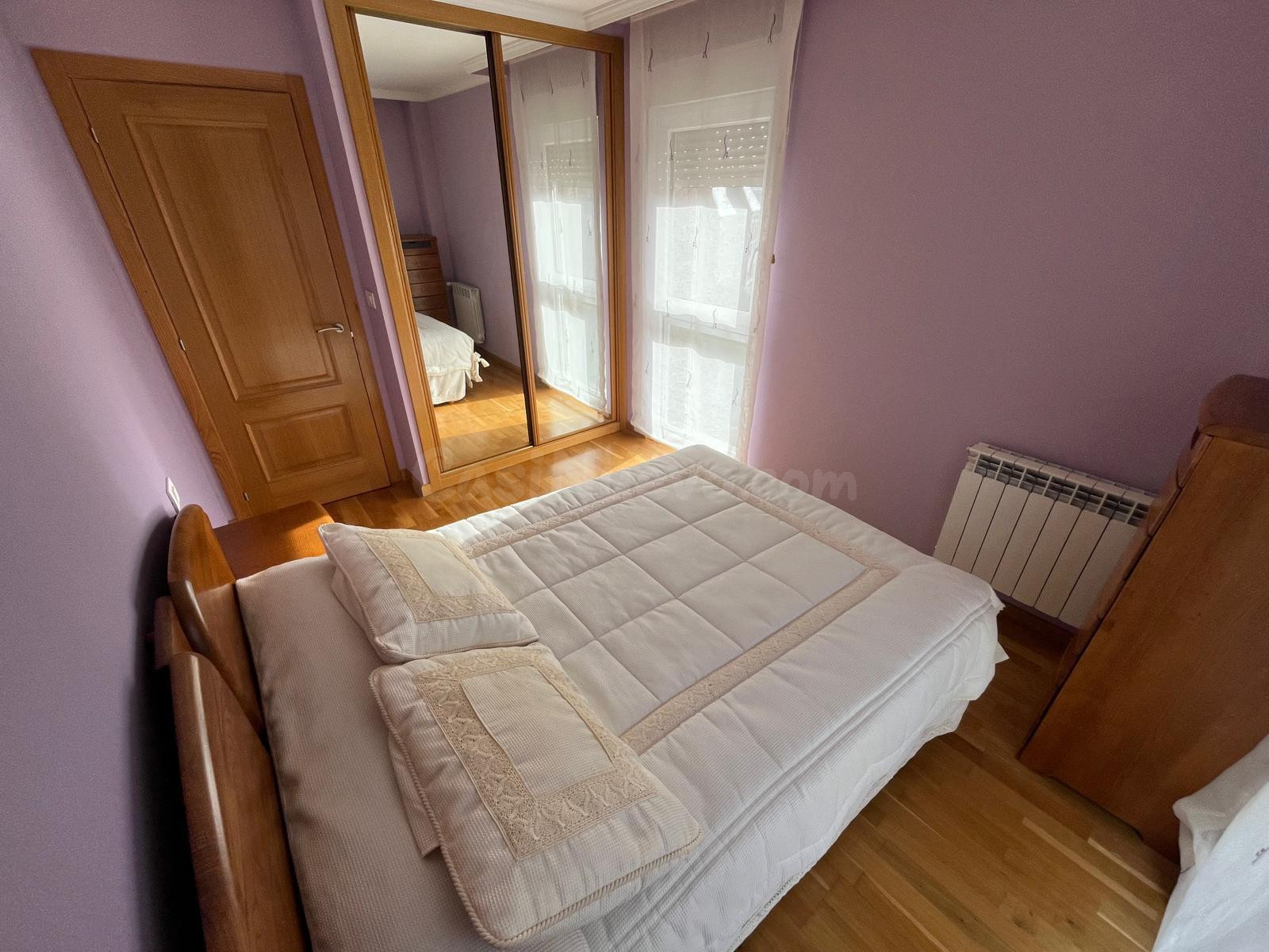 SE ALQUILA HABITACIÓN EN PISO COMPARTIDO CERCA DE LA PLAZA DE AGUAS FERREAS - foto 3