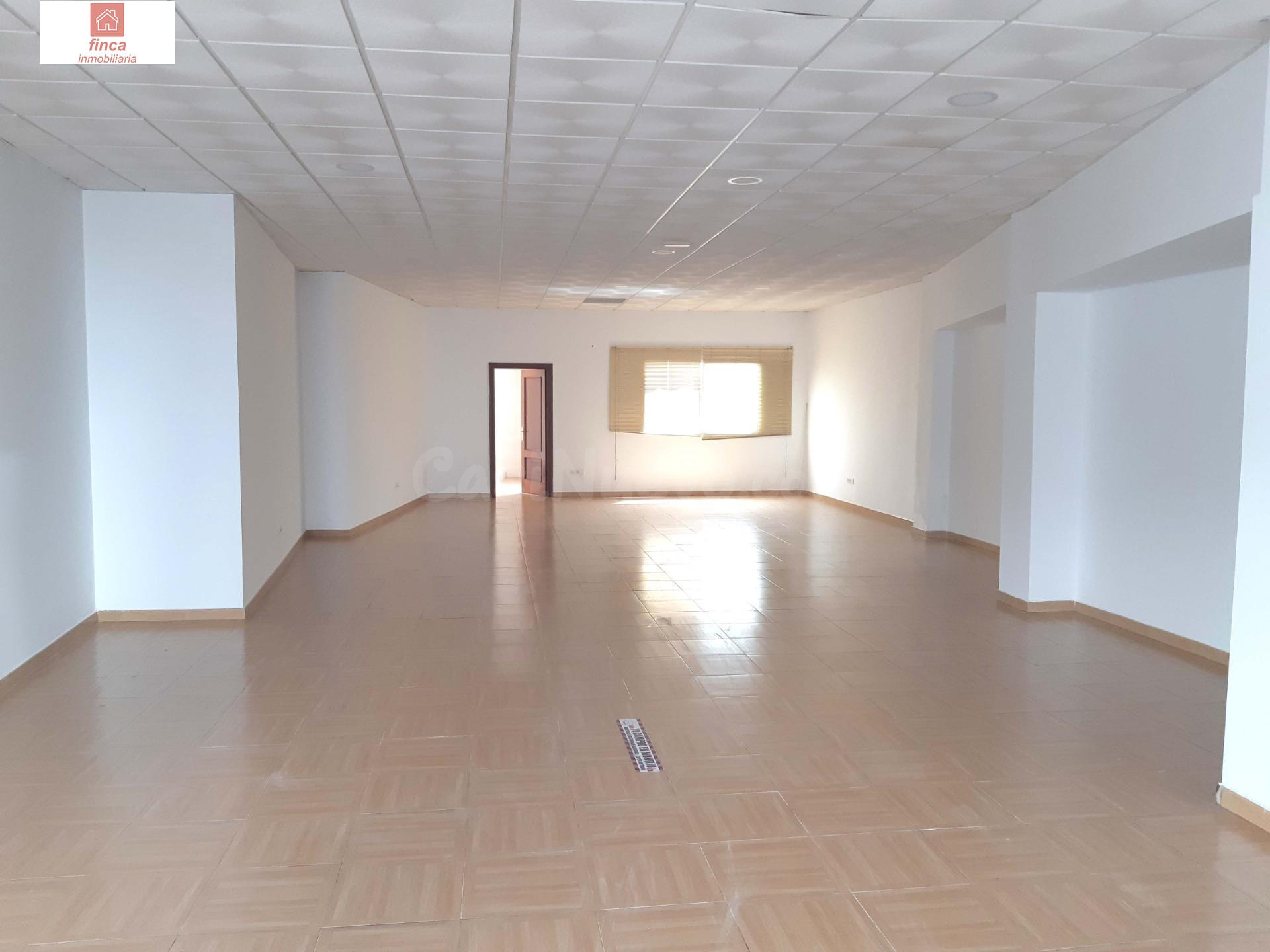 VENTA EN MONTIJO LOCAL COMERCIAL, ZONA CENTRO DE MUCHO DE PASO, LUMINOSO, CLIMATIZADO Y CON PATIO