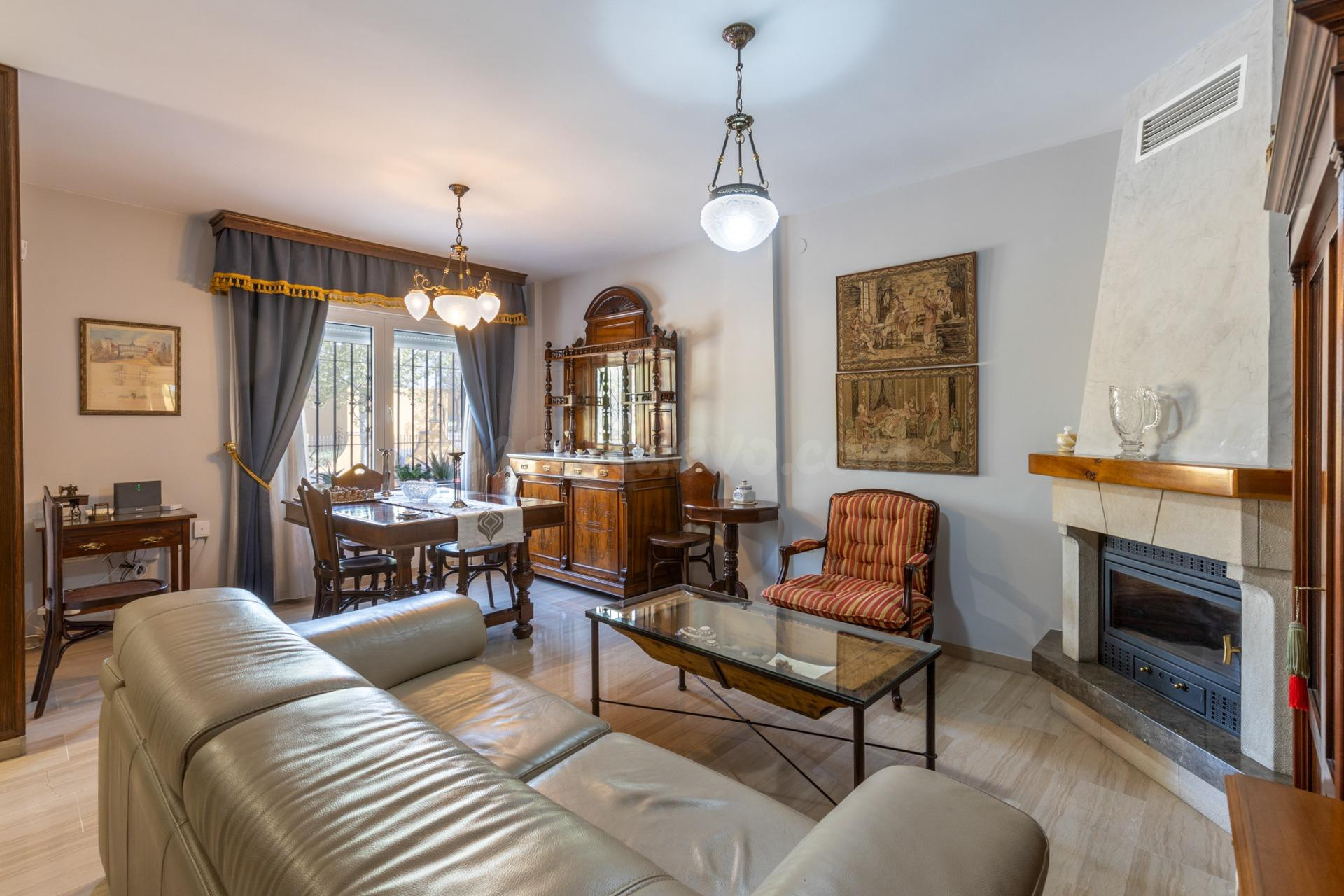 CASA ADOSADA DE 5 DORMITORIOS EN MARACENA - foto 3