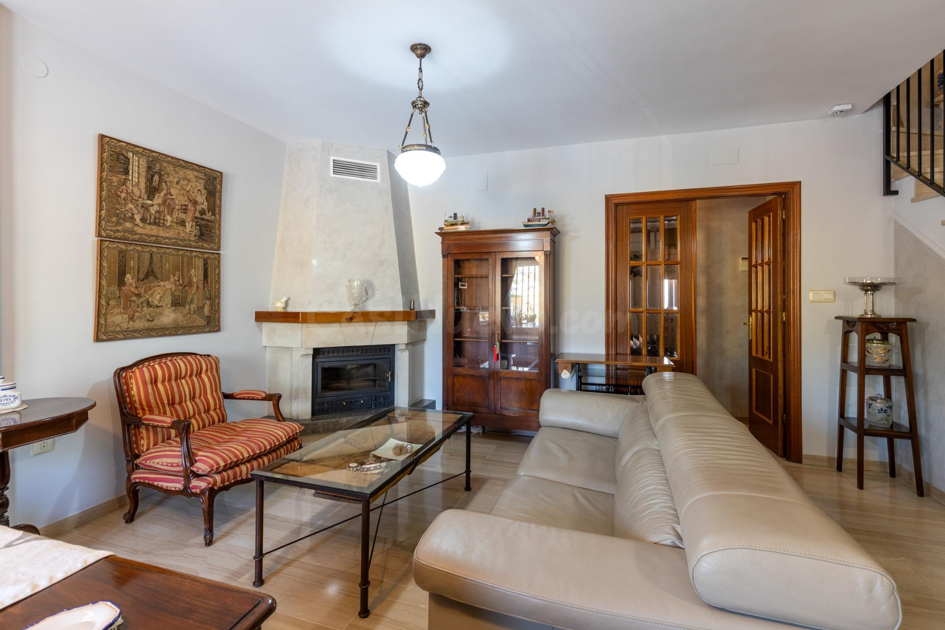 CASA ADOSADA DE 5 DORMITORIOS EN MARACENA - foto 4