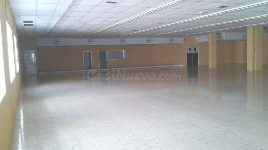 VENTA MONTIJO, AMPLIO LOCAL COMERCIAL CENTRICO, PRECIO NEGOCIABLE