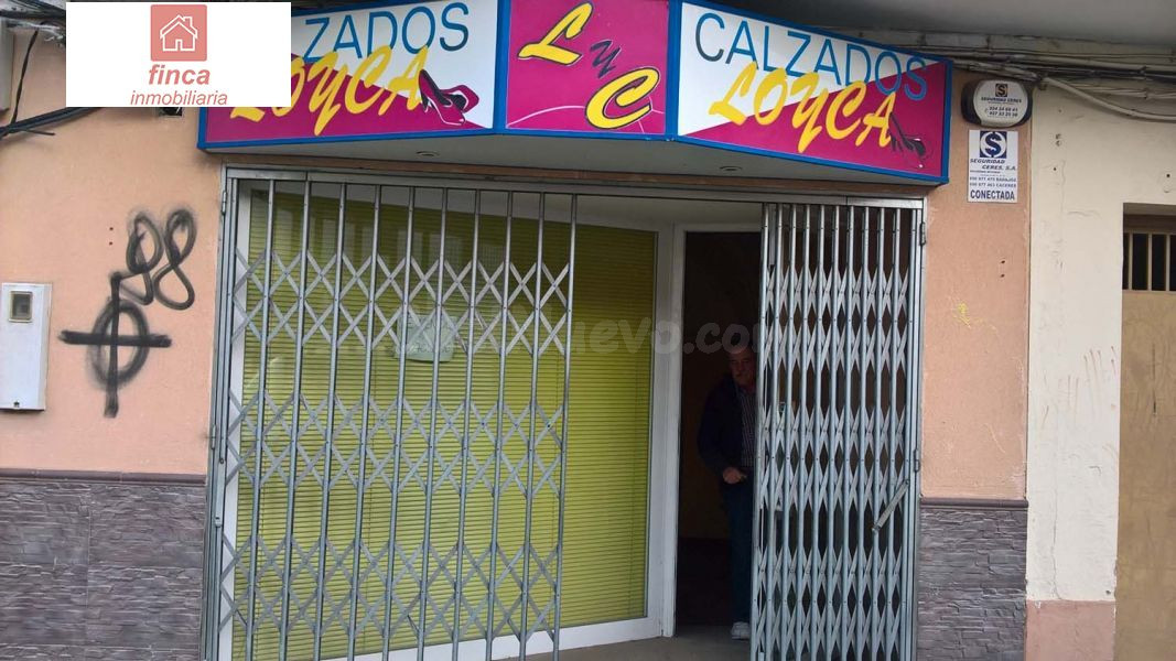 PUEBLA DE LA CALZADA, LOCAL COMERCIAL ZONA DE PASO, AMPLIO ESCAPARATE