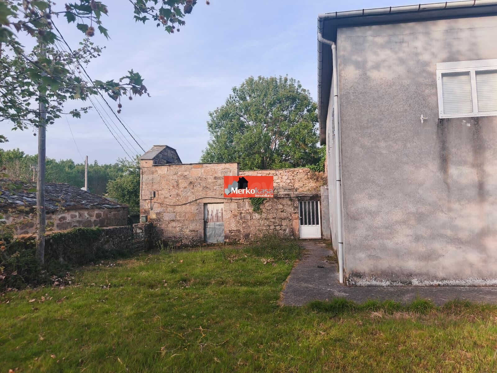 SE VENDE CASA AMPLIA CON TERRENO CERRADO CERCA DE PUEBLA DE SAN JULIÁN - foto 2
