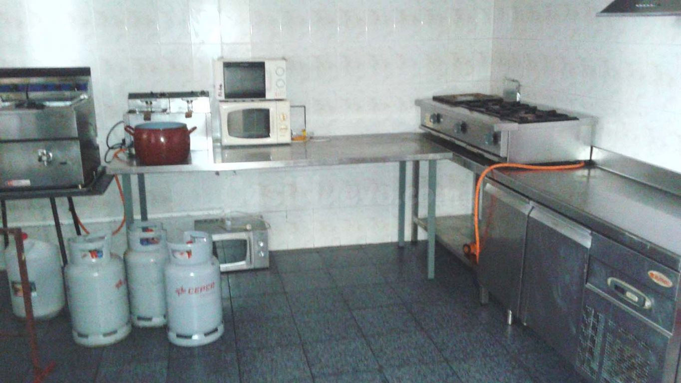 LOBON, LOCAL PREPARADO PARA SALON DE ACTOS, BODAS, BANQUETES - foto 5