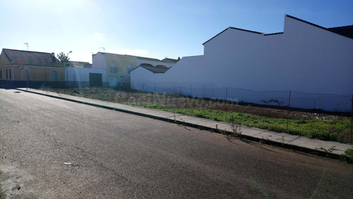 MONTIJO, VENTA SOLAR ZONA RESIDENCIAL. DE ESQUINA.