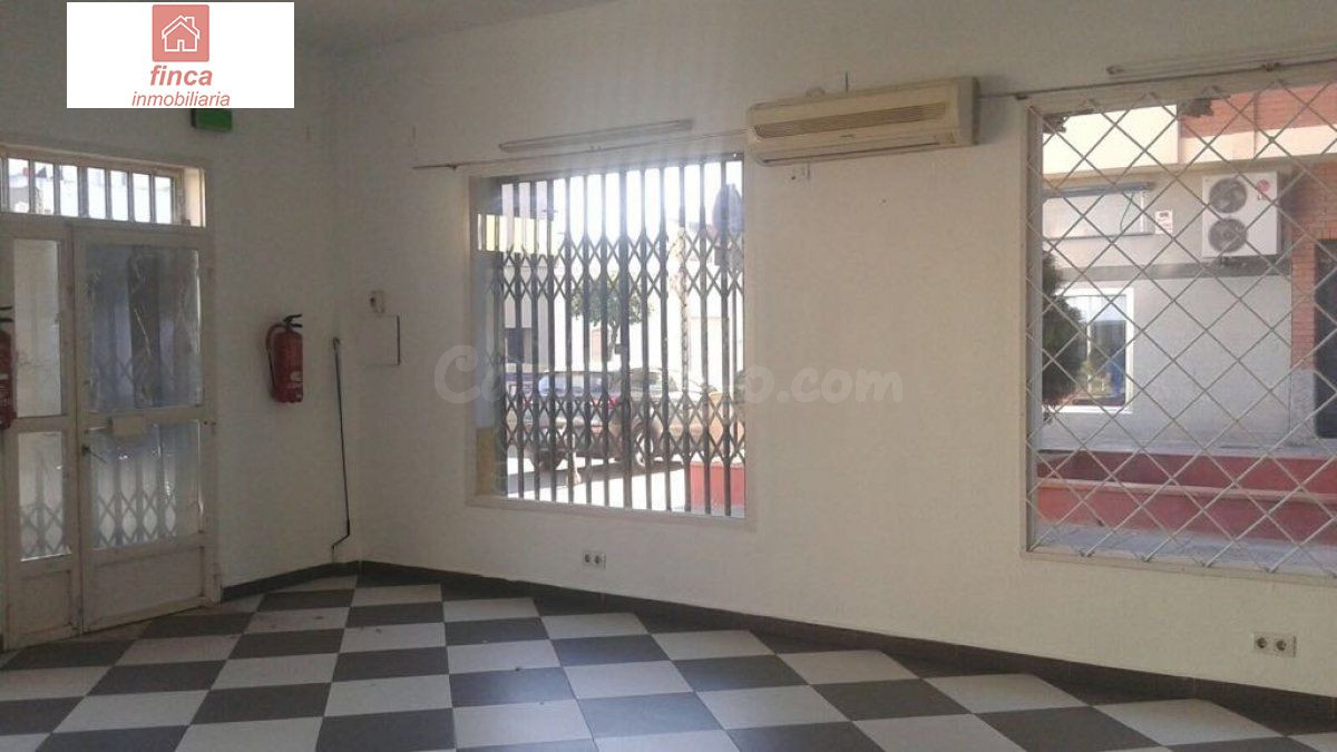 MONTIJO VENTA LOCAL COMERCIAL, DE ESQUINA, GRAN ESCAPARATE Y CON AIRE ACONDICIONADO