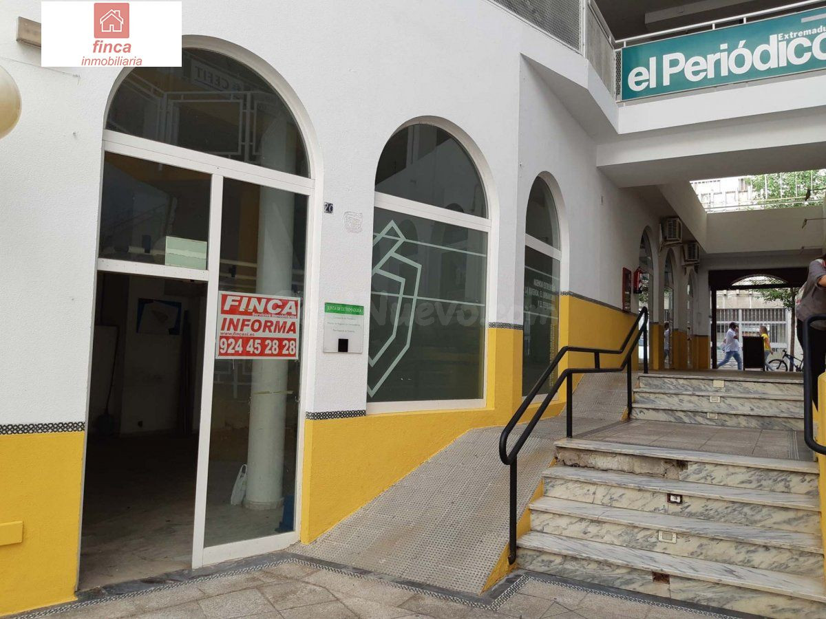 BADAJOZ, LOCAL COMERCIAL EN EL PASAJE COMERCIAL GOLF GUADIAN - foto 2