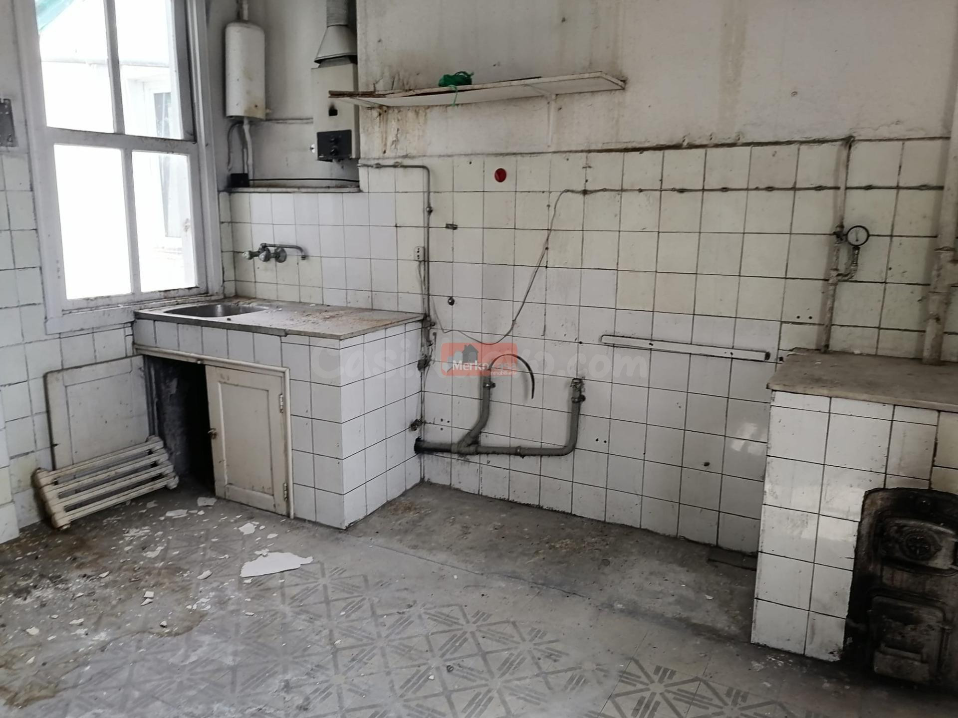 SE VENDE ÁTICO PARA REFORMAR PRÓXIMO AL CENTRO!!!!