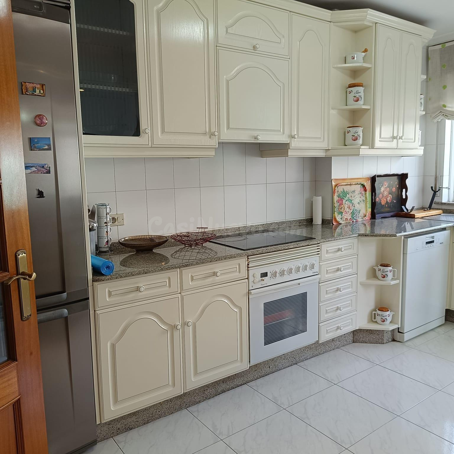 SE ALQUILA VIVIENDA DE TRES DORMITORIOS TEMPORRAL.