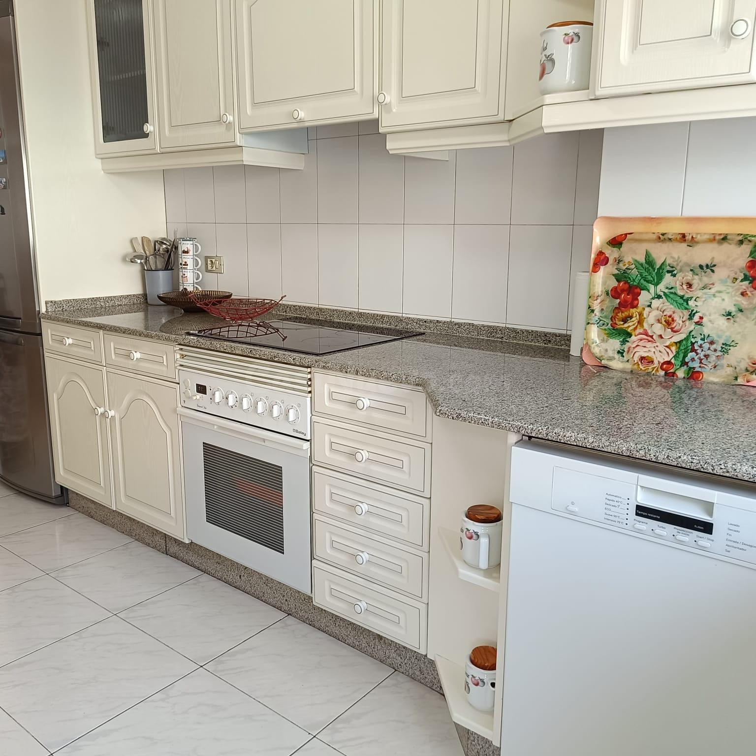 SE ALQUILA VIVIENDA DE TRES DORMITORIOS TEMPORRAL. - foto 2